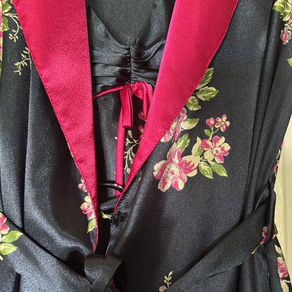🌸 Jones New York Floral Satin Robe 🌸 - Picture 3 of 9